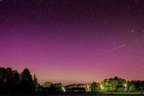 Pink aurora with two small Perseid meteors over Tuntorp