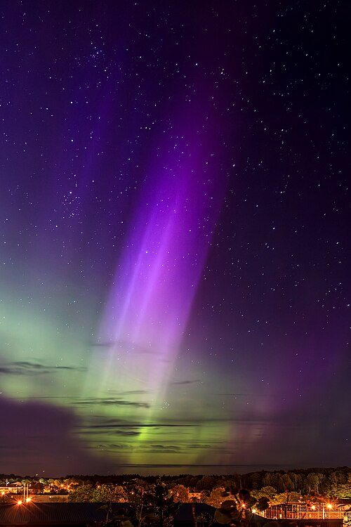 Multicolored aurora borealis pillar over Brastad